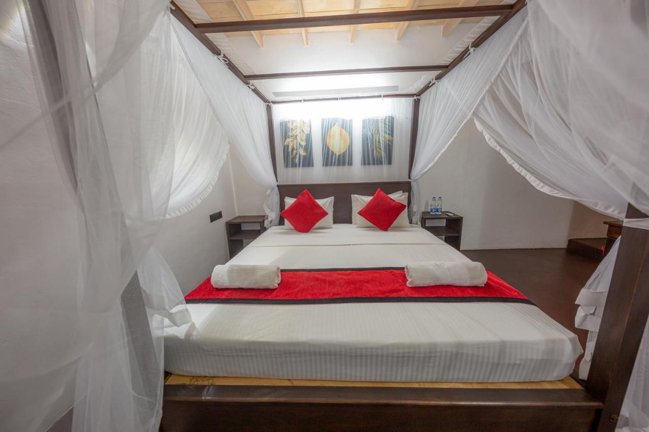 Happy Bay Hotel Weligama Exterior photo