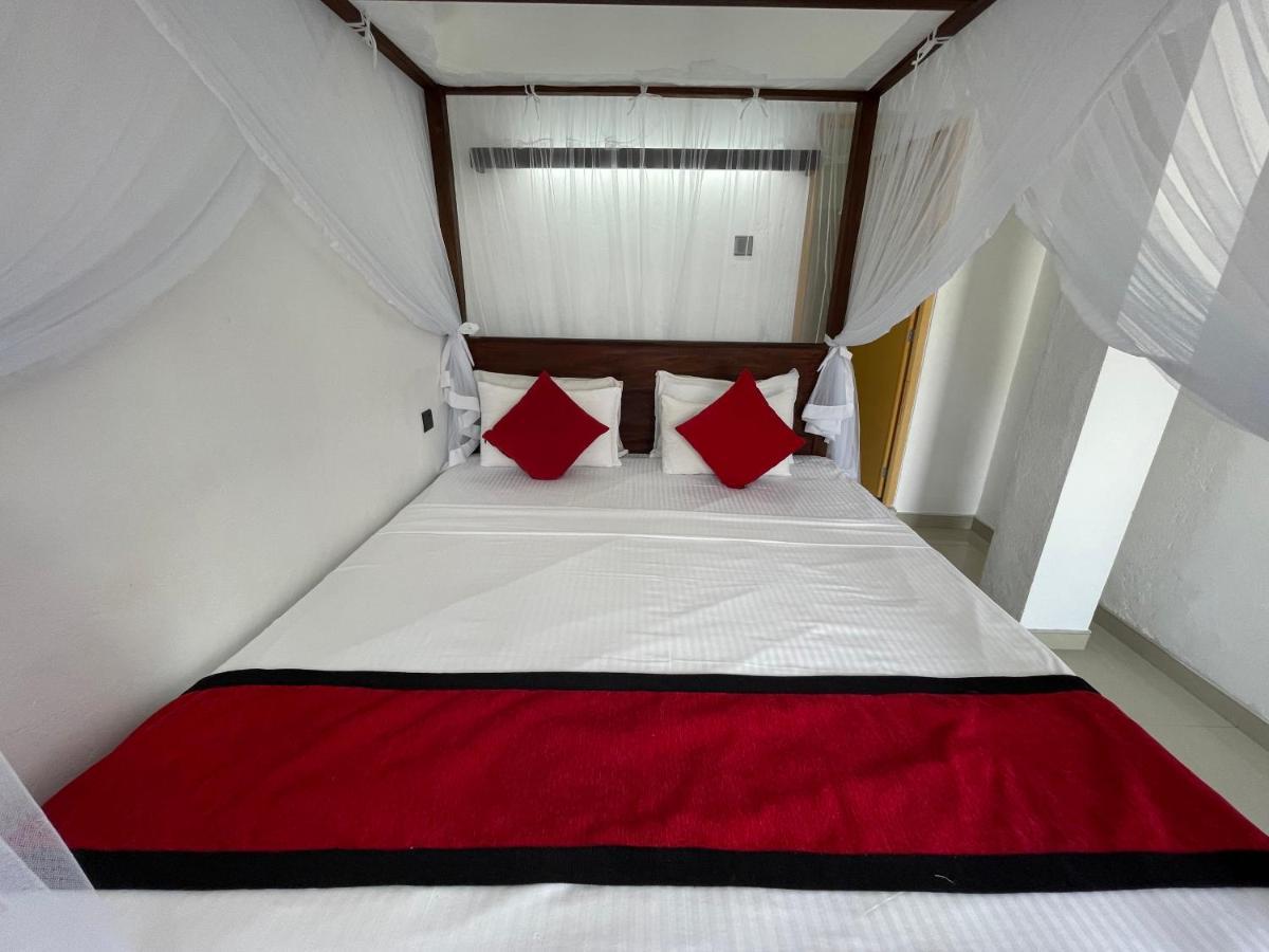 Happy Bay Hotel Weligama Exterior photo