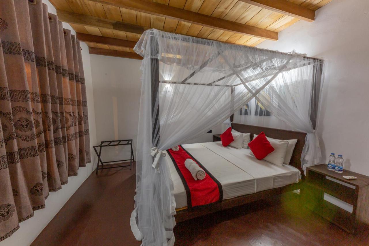 Happy Bay Hotel Weligama Exterior photo