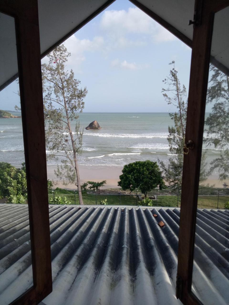 Happy Bay Hotel Weligama Exterior photo